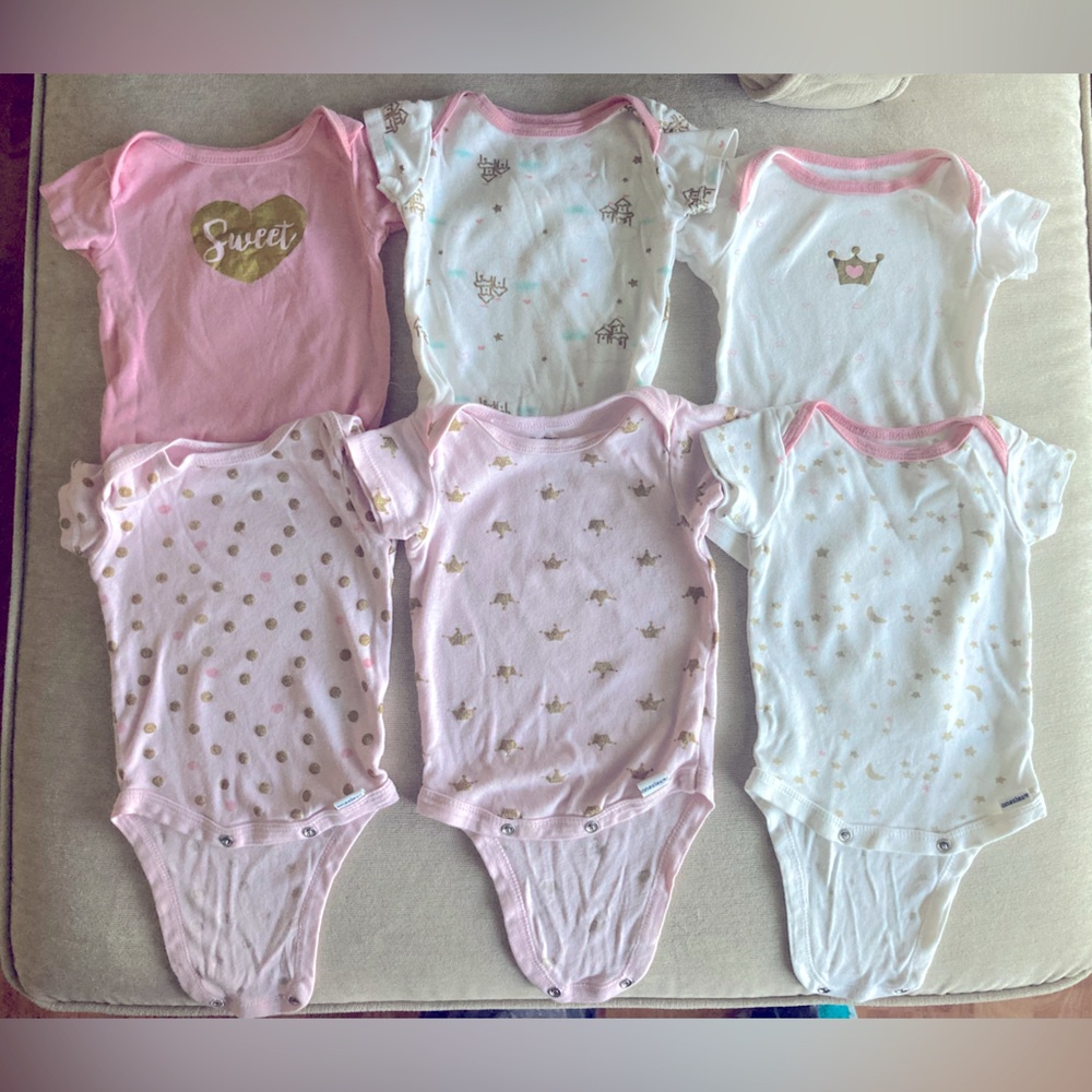Gerber 0-3 months baby onesie 💓💕6 pack.